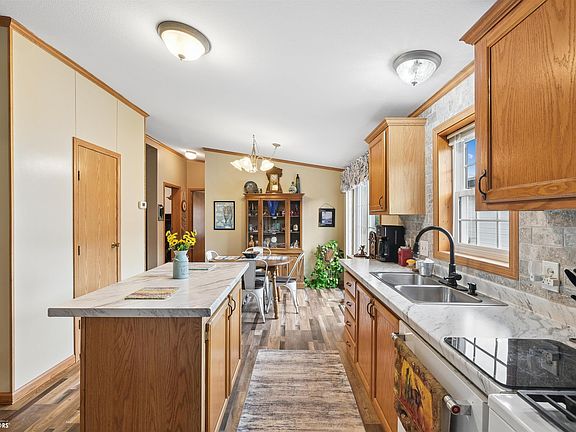 5th image of 504 Owen St