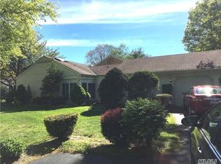 39 Freemont Ln, Coram, NY 11727