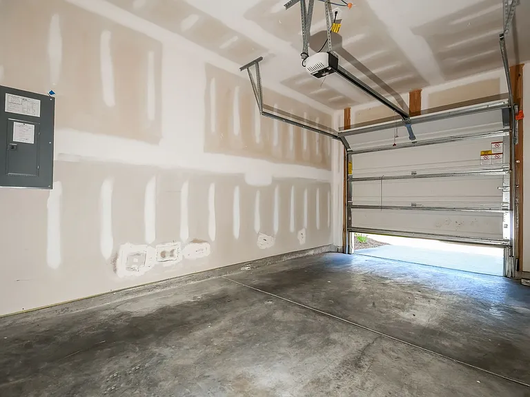 438 Trotters Ln — Photo 19