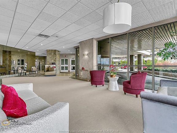 3rd image of 5151 Riverside Dr E #304