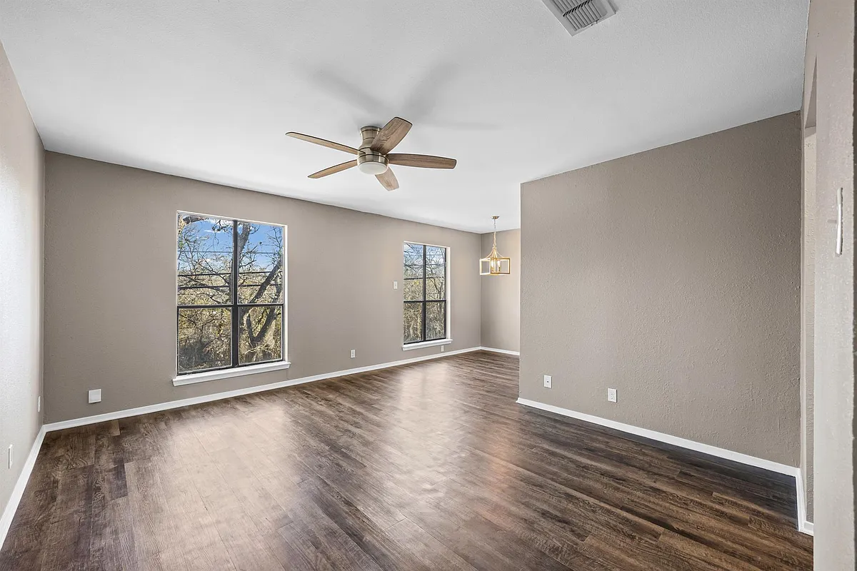 Building Photo - 5215 Saint Georges Grn #D