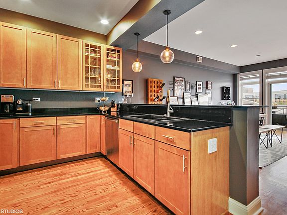 4th image of 3025 N Lincoln Ave #4