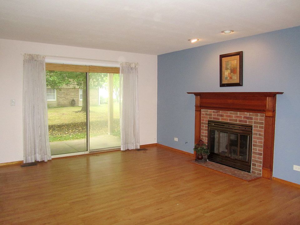 2nd image of 0N022 Windermere Rd Unit 304