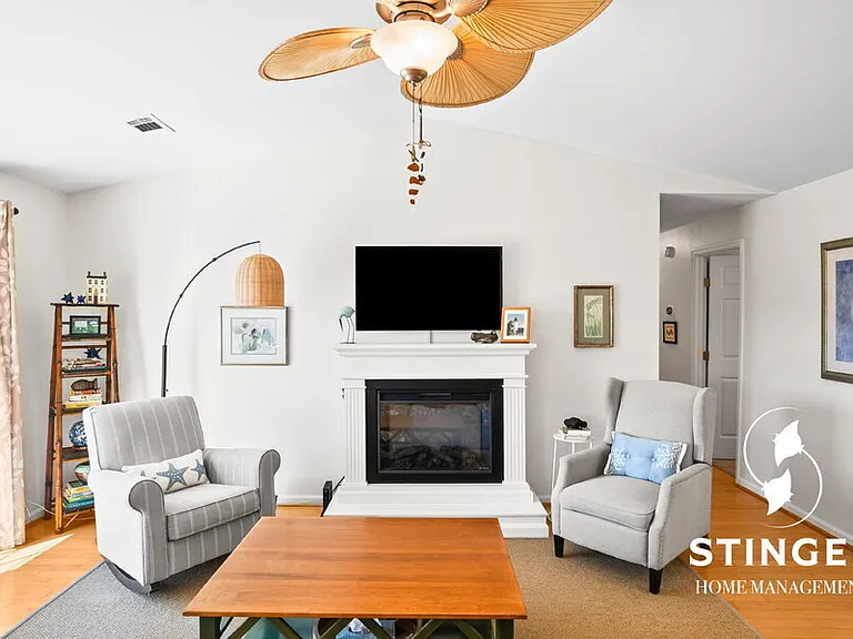 2927 Waters Edge Ct W — Photo 8