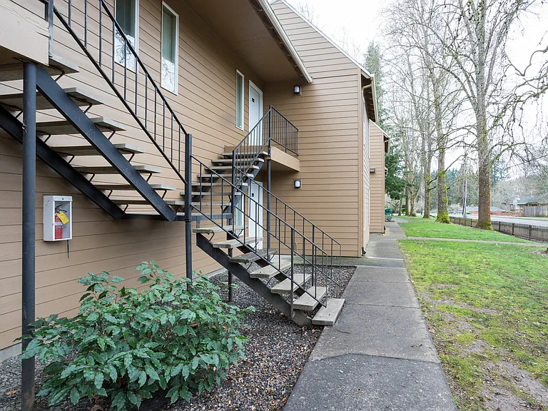 Tulip Crest Apartments — Photo 19