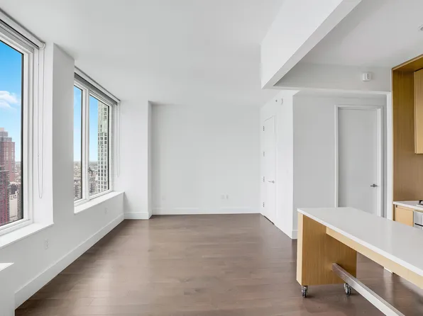 388 Bridge Street image 3 of 33