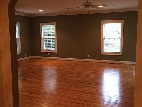 4th image of 211 Melville Ave