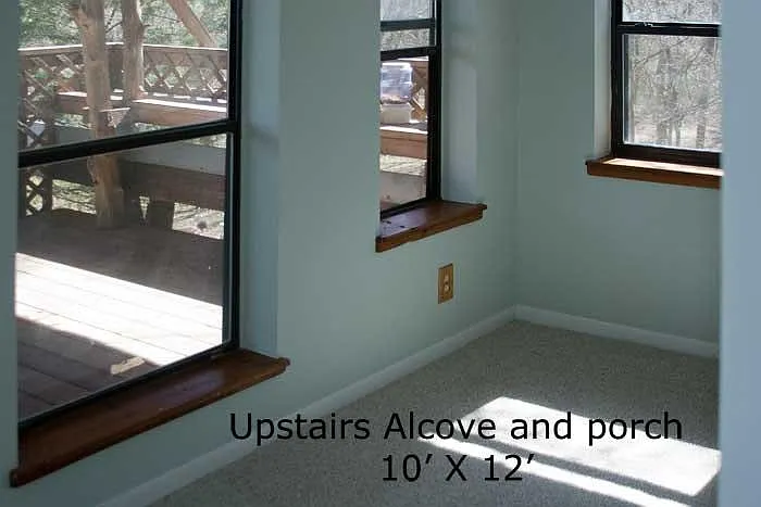 upstairs alcove and large balcony