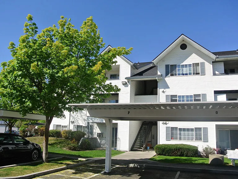 Spokane Valley, WA Farr Court Apartments exterior