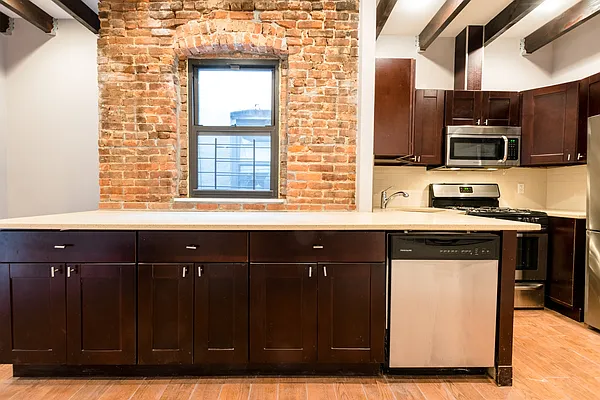 Rented by Garfield Realty  | media 21