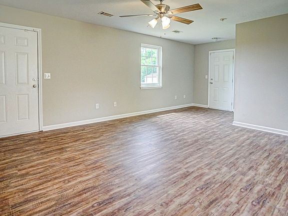 5th image of 2318 Basswood Dr