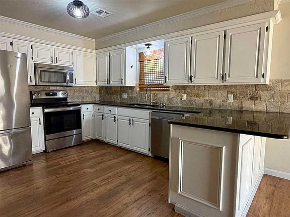 4th image of 5307 NW Rotherwood Dr