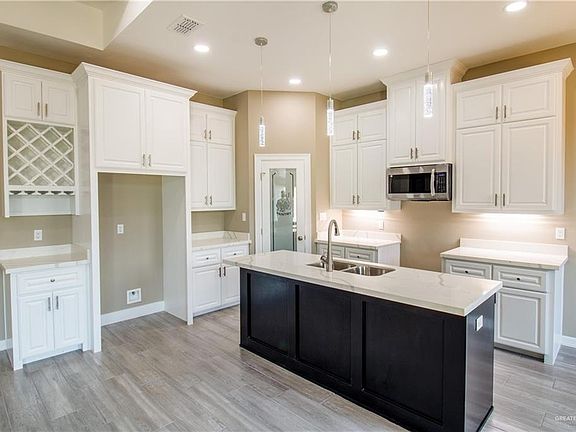 3rd image of 3621 Mina De Oro St