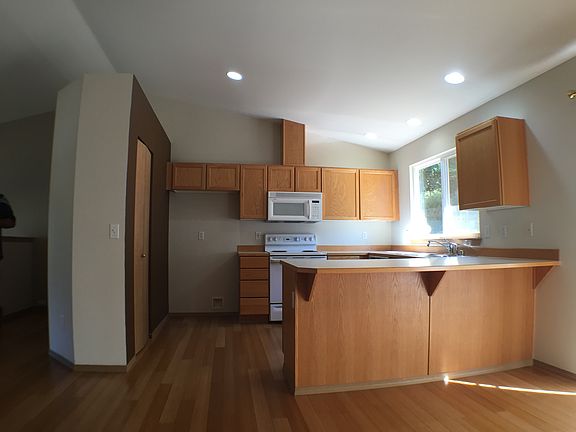 4th image of 2025 81st Ave NE