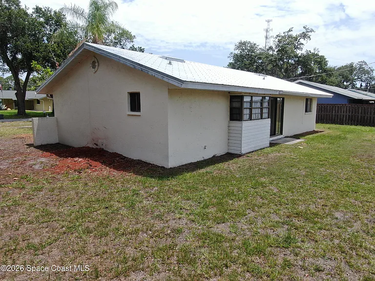 2106 Tarrytown Ln NE — Photo 25