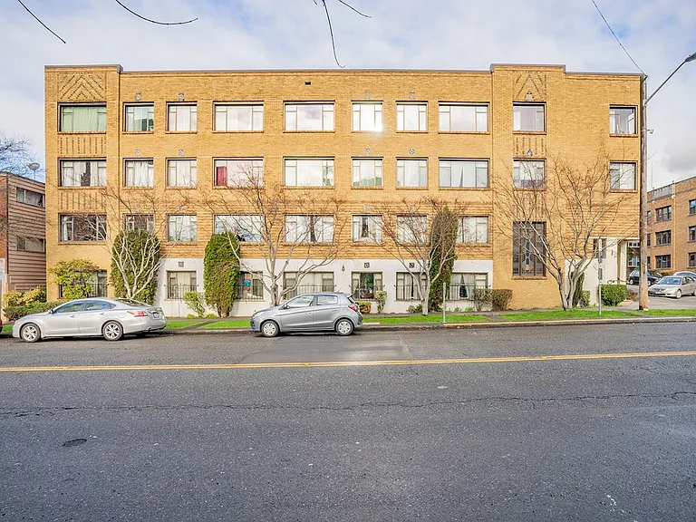 Franconia Apartments — Photo 6