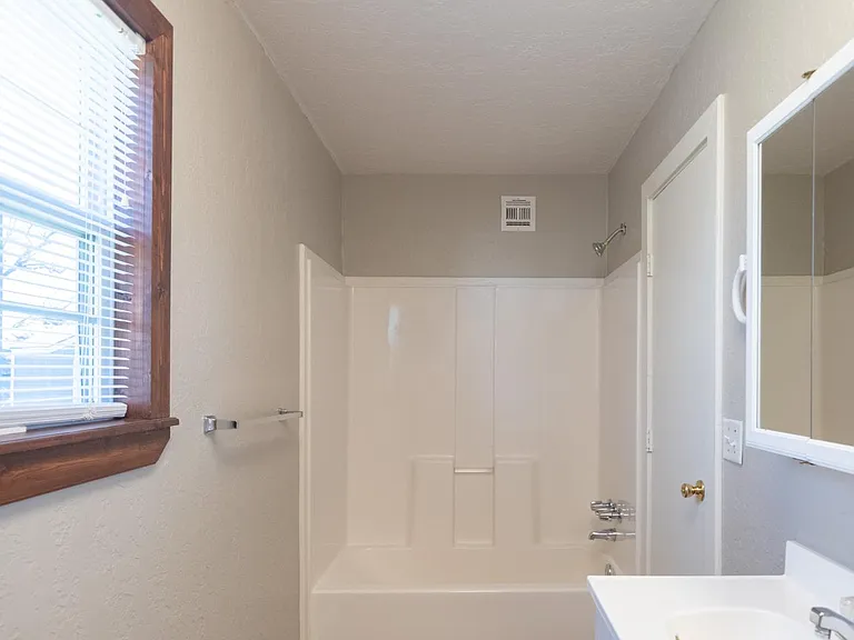 1725 Classen Blvd — Photo 11