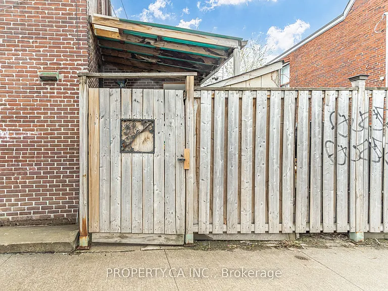 242 Emerson Ave #BASEMENT — Photo 6