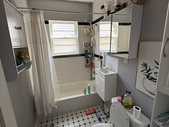 5th image of 655 S Quentin St