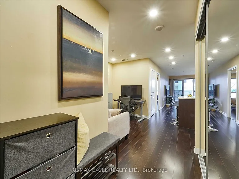 386 Yonge St #503 — Photo 6