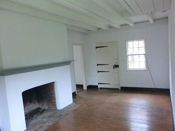 living room, functional wood burning fire place