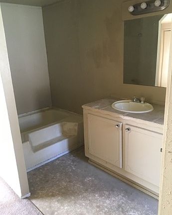 Master full Bathroom