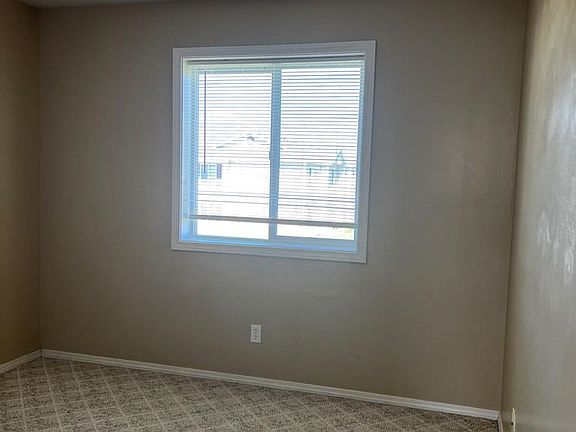 3rd image of 858 Anne St