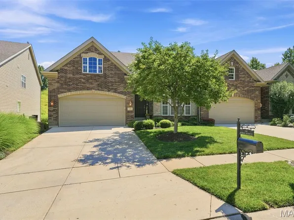 138 Kendall Bluff Ct, Chesterfield, MO 63017