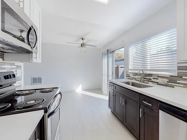 Saddleback Ranch Apartments — Photo 19