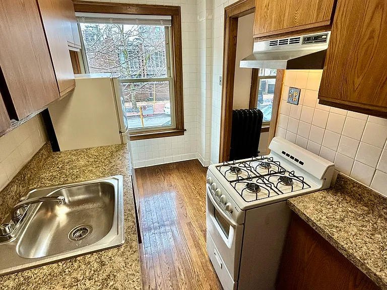 520 W Belden Ave — Photo 9