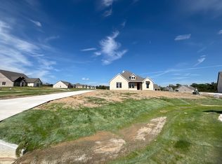 800 Monterrey Cir, Van Alstyne, TX 75495