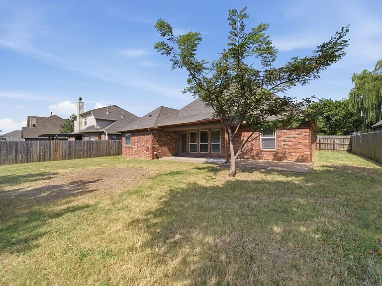 14738 Courtney Dr — Photo 23
