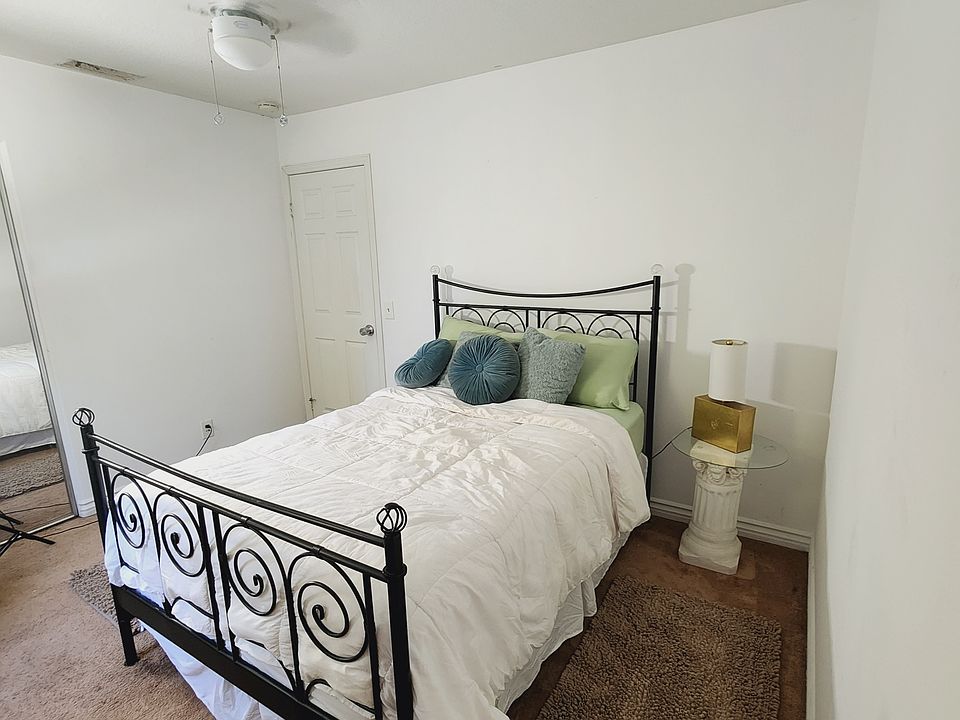 full size bed, bedside table with lamp, ceiling fan, clean carpet. (furniture is optional, we can happily store any items not needed)
