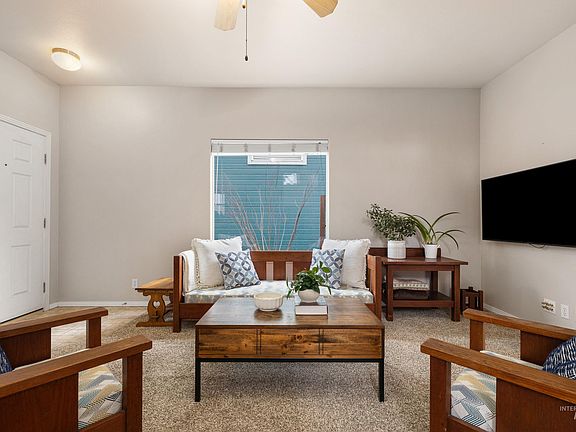 2nd image of 1005 N Harding St