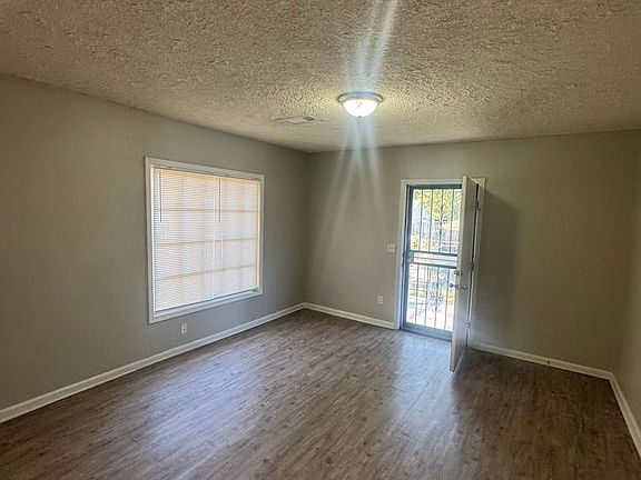 5th image of 2342 Poe Ave