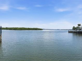 12525 4th St E, Treasure Island, FL 33706