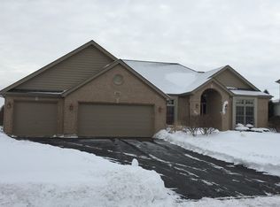 551 Clover Dr, Algonquin, IL 60102