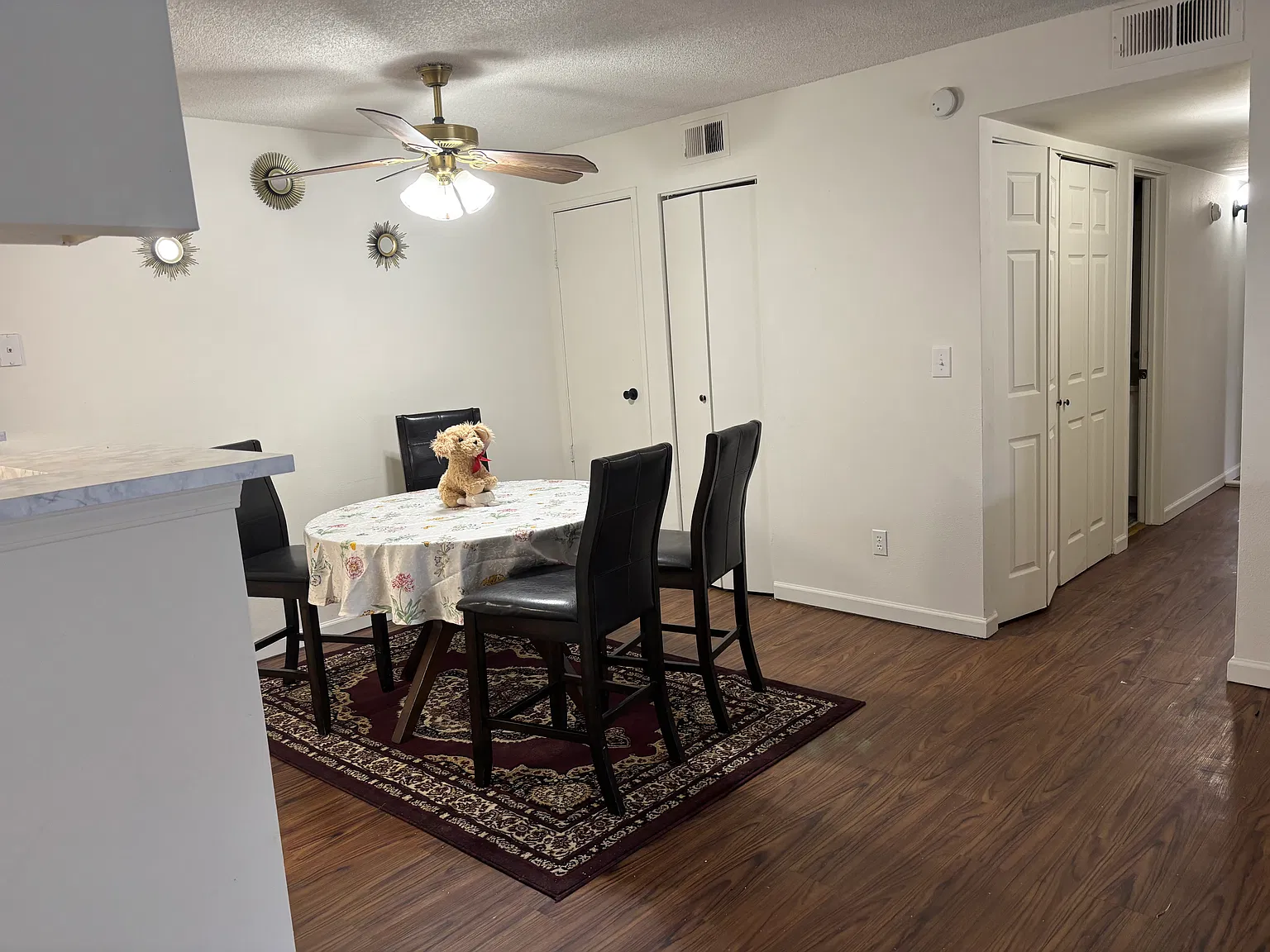 3 bed, 1177 sqft, $2,995 — Photo 2