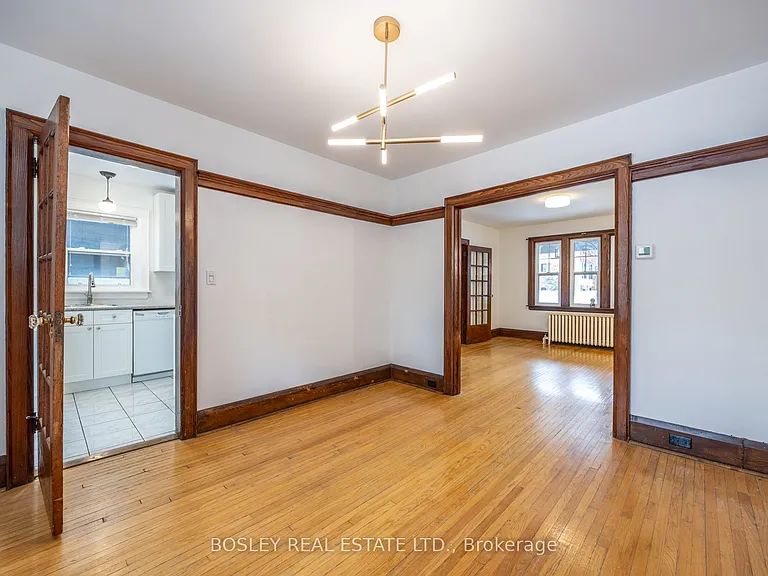 88 Manor Rd E — Photo 10