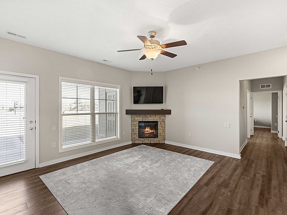2nd image of 2507 NE Oak Dr Unit 1