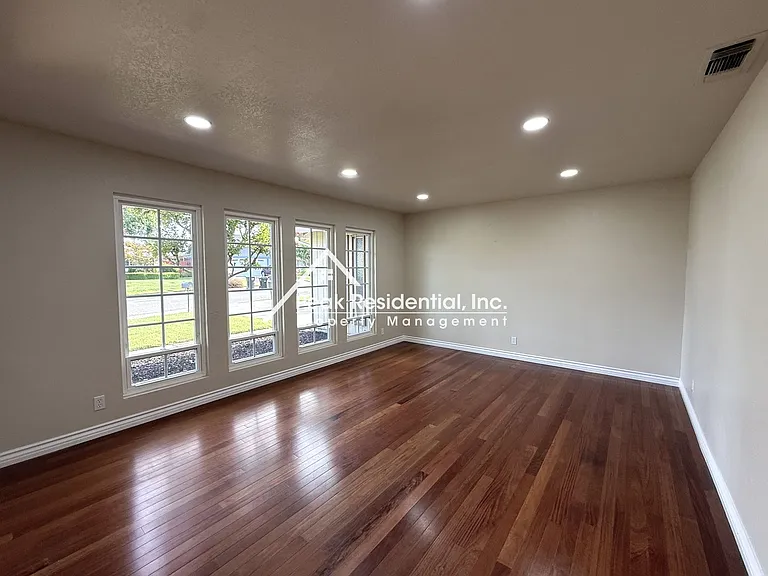 5706 Jeff Way — Photo 6