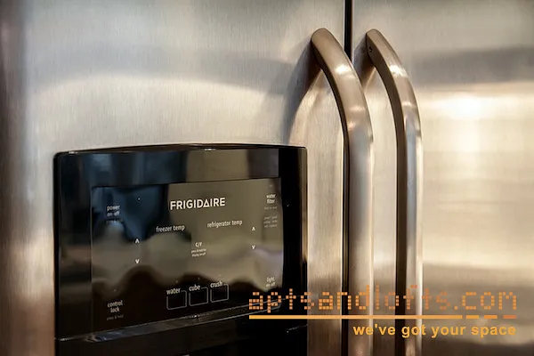 Rented by aptsandlofts.com | media 37