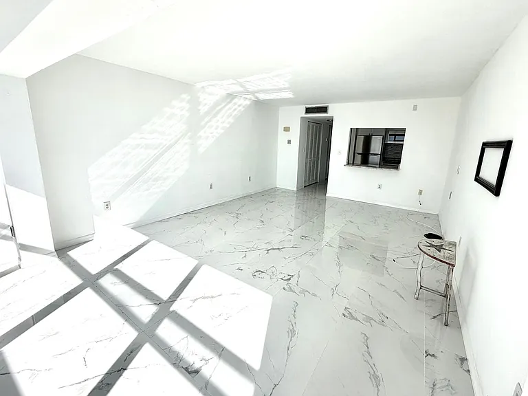 4550 Cove Cir #905 — Photo 9