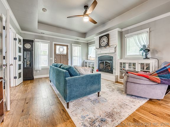 3rd image of 723 Poplar Ave