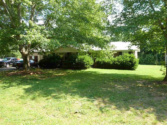 3rd image of 110 Oakwood Dr