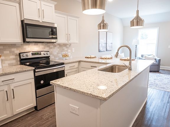 4th image of 204 Drayton Dr #H
