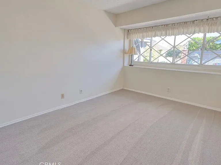16711 Greenview Ln — Photo 15