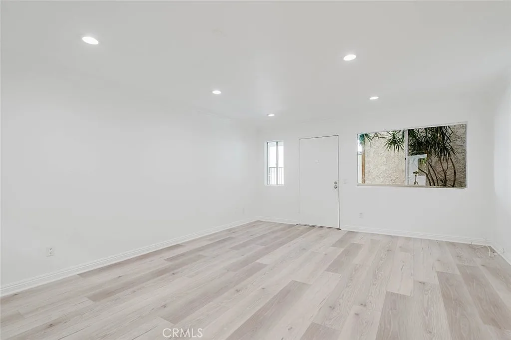 333 Burchett St — Photo 4