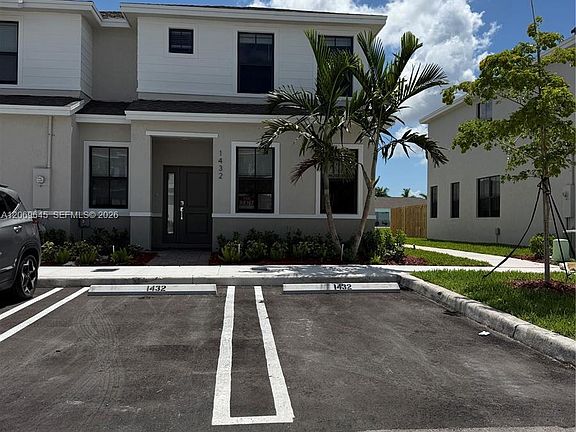 2nd image of 1432 NE 4th Ave #0