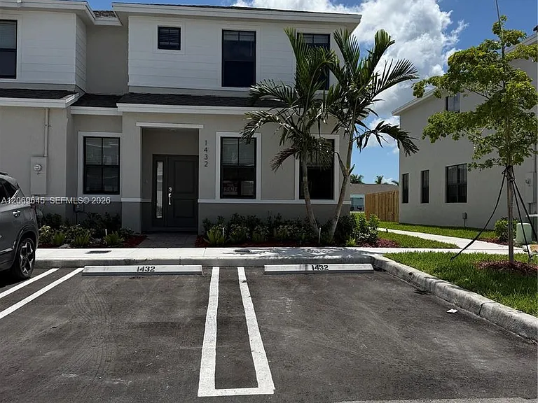 1432 NE 4th Ave #0 — Photo 2